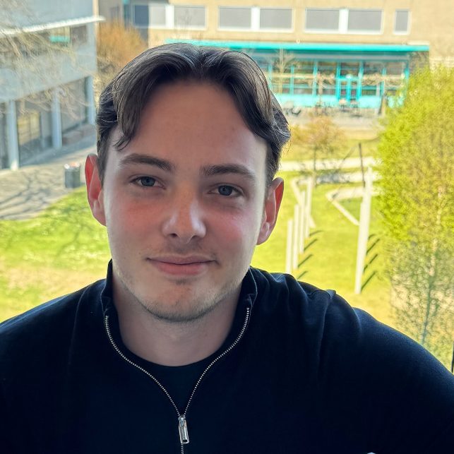 Bart Profiel Bart Heesbeen deelt zijn ervaringen als ICT-student in een video over studiekeuze en zijn favoriete project binnen de opleiding.