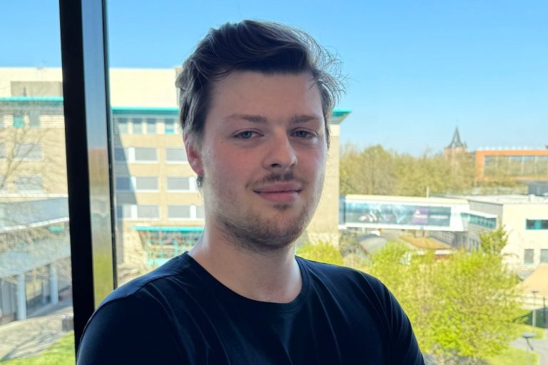 Bram Verkuijlen (ICT Software, 4e jaar) laat zien hoe hij zijn plek vond binnen de ICT-wereld.